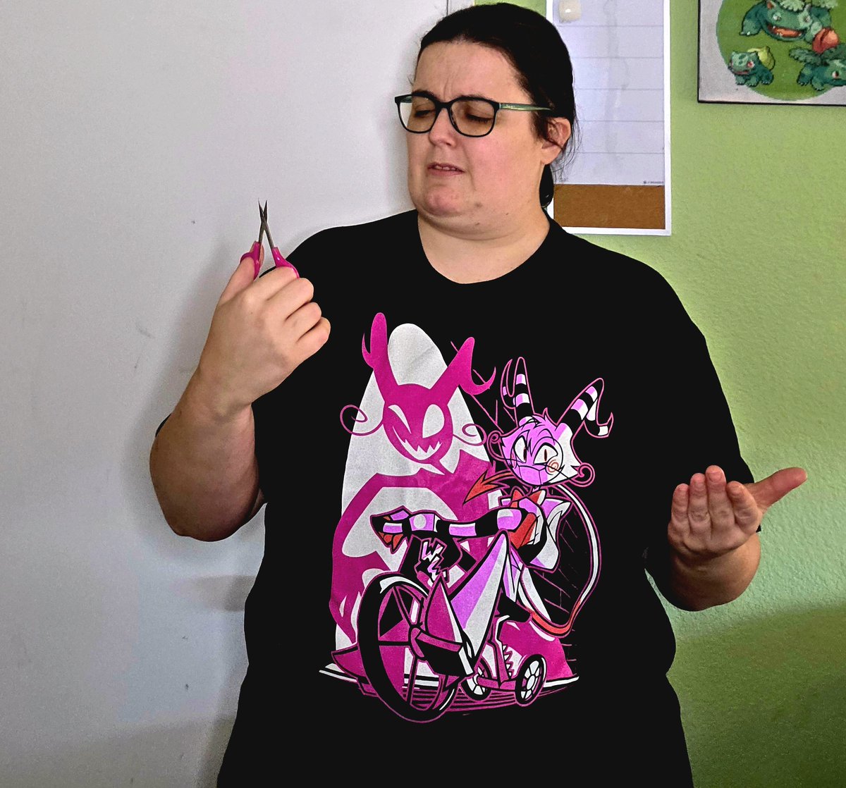 JmSpyro's tweet image. What am I supposed to do with these to make a difficult decision? #HelluvaBoss #WallyWackford #SharkRobot