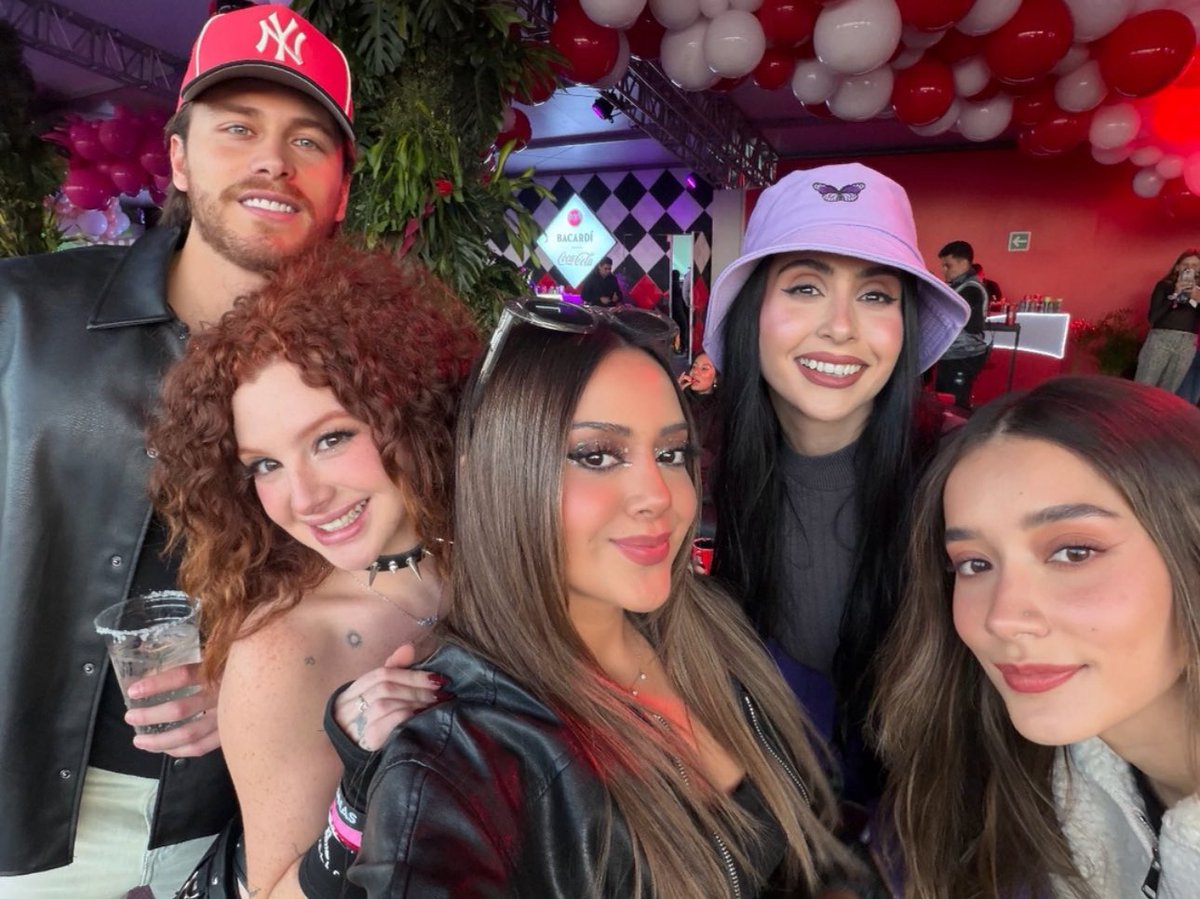 kksxgjo's tweet image. aldo con las girls es todo lo que está bien 

LOMECAN EN FLOWF