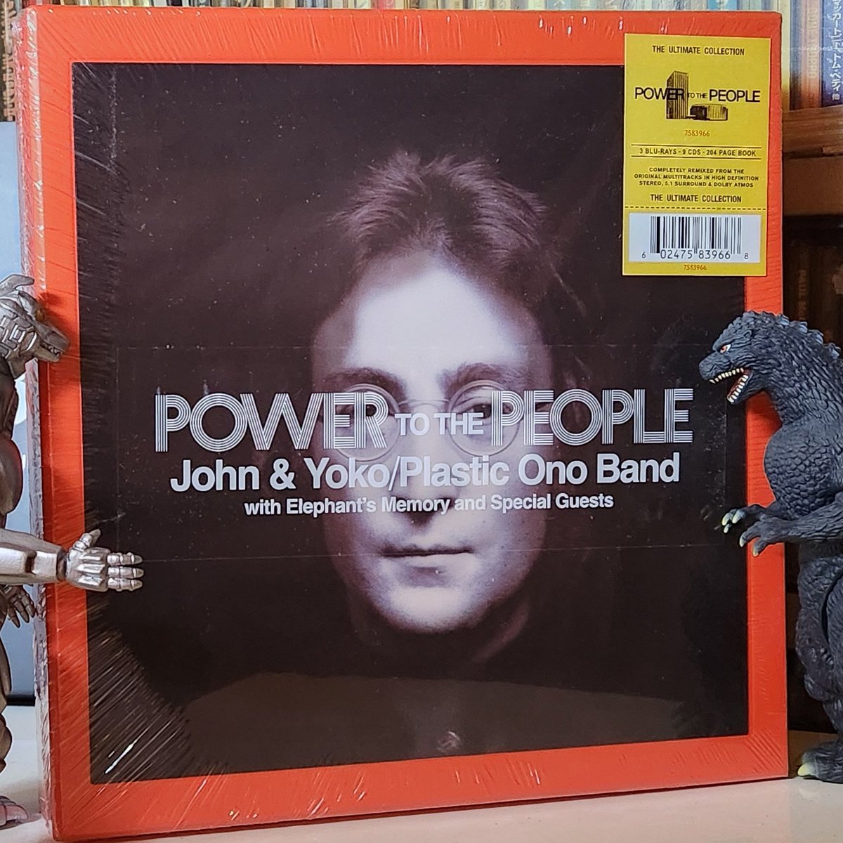 momonga2375's tweet image. アンソロジーCDと一緒に注文してひと月待たされるはめに😅 9CD3BDきたる💿💿💿💿💿💿💿💿💿📀📀📀
ジャケはホログラム仕様でジョンがヨーコにチカチカと💱
#JohnLennon 
#YokoOno
#OneToOne
#powertothepeople
#newyorkcity