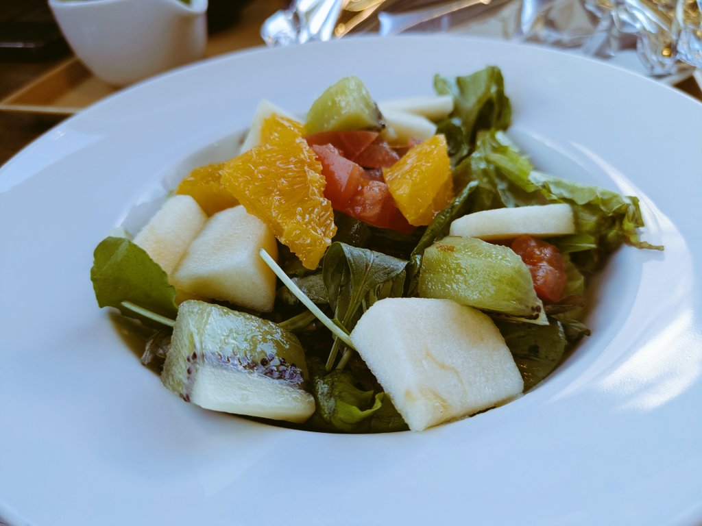 chikotan1203's tweet image. お疲れさまです🍵
ココスでまだちいかわのキャンペーンをやってるので行ってきました🍴
フルーツサラダとパフェが対象メニューです😺
最後はビターチョコレートパフェなので、それも食べたいなぁ…✨
＃Cocos　＃ちいかわ