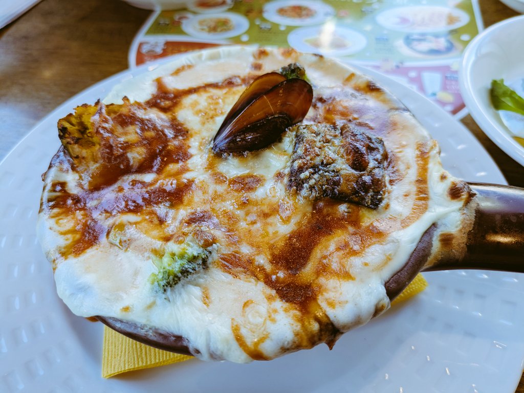 chikotan1203's tweet image. お疲れさまです🍵
ココスでまだちいかわのキャンペーンをやってるので行ってきました🍴
フルーツサラダとパフェが対象メニューです😺
最後はビターチョコレートパフェなので、それも食べたいなぁ…✨
＃Cocos　＃ちいかわ