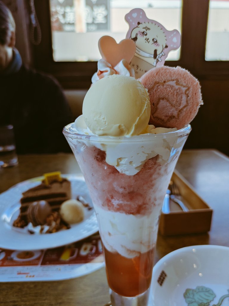 chikotan1203's tweet image. お疲れさまです🍵
ココスでまだちいかわのキャンペーンをやってるので行ってきました🍴
フルーツサラダとパフェが対象メニューです😺
最後はビターチョコレートパフェなので、それも食べたいなぁ…✨
＃Cocos　＃ちいかわ