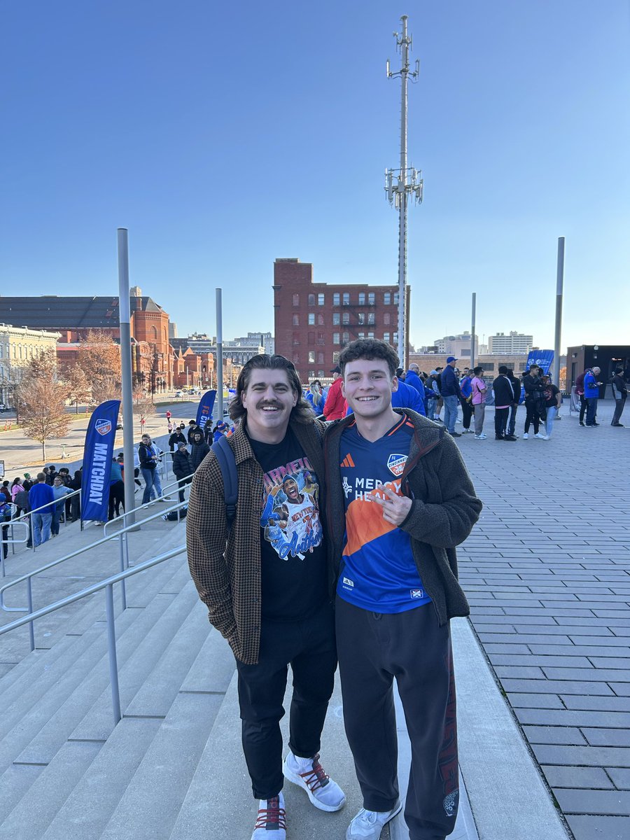 diegov2125's tweet photo. Great day to meet the goat @tombogert. Wish I could grow a stash like bro. #FCCincy https://t.co/iE87sIZtz0