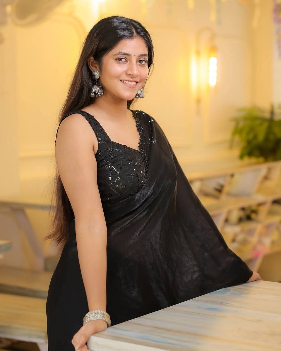 bashu_sanchita's tweet image. Hyy 🖤😚
#Sanchitabashu #MondayVibes