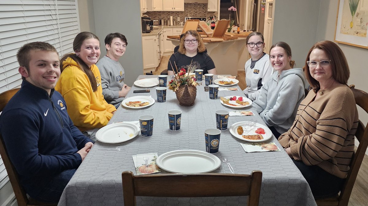 brianlenzmeier1's tweet photo. Always enjoy hosting the BVU Student Senate for their meeting at the Vivian Olson McCorkle (President's) House at @BuenaVistaUniv. #BeaversBuild https://t.co/RC1I7aIKaJ