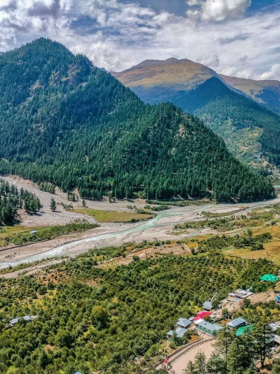 Vic_k_ey's tweet image. Mind blowing beauty...

#GoodMorning 🌄🍀🐦#Pals 💕
Wishing you a lovely #Monday
Warm regards🌲🌹🙏

#IncredibleIndia 🇮🇳- Kinnaur Valley, #Himachal Pradesh.. People here have a culture of celebrating all that nature offers ...