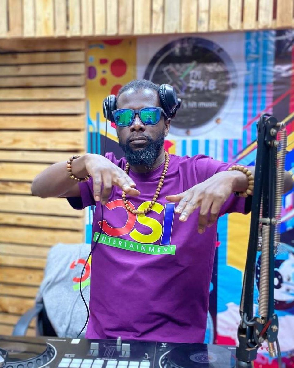 XfmUG's tweet image. If you aren&apos;t listening to 94.8 XFM right now, you&apos;re missing the biggest laugh of the morning!

Daron Bartlett is on the mic, DJ Cisse is on the decks, and XAM is officially in session.[Get your morning fix of news, sports, and bangers. 

Wake up. Tune in. Stay Xtreme!

#XAM…