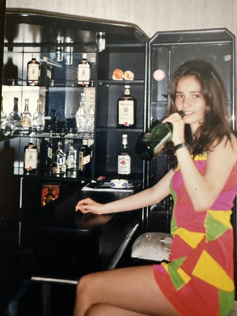 silvirouskin's tweet image. When I was 14 I wanted to be a poet or a scientist. But I quickly realized all the great thoughts are already taken; the best permutations of words have already been composed. Every exhilarating ‘revelation’ about what it means to be human—someone has already had. Over the years,…