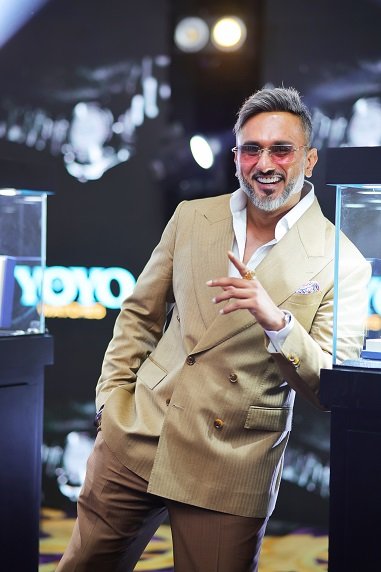 Deepeshpatel87's tweet image. 2G से लेकर 5G तक के गानों के बादशाह YO YO HONEY SINGH हैं, कोई भी आदमी कहे यह भोलेनाथ का प्रसाद है....!!

तो यह भोलेनाथ का प्रसाद नहीं है।आखिर पूरा मामला क्या है?

दरअसल लखनऊ में आयोजित कार्यक्रम के दौरान HONEY SINGH का एक बयान काफी चर्चा में चल रहा है उस दौरान युवाओं को संदेश…