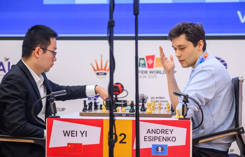 CGTNSportsScene's tweet photo. ♟️🇨🇳#WeYi storms into Men’s Chess World Cup final &amp; Candidates Tourney!

🔥After rapid tiebreak win over 🇷🇺#Esipenko, Wei becomes 2nd Chinese man to reach World Cup final (after #DingLiren) and 3rd to qualify for Candidates.

Final clash vs 🇺🇿#Sindarov, Nov 24–26.

@FIDE_chess https://t.co/hrlNfBcufx