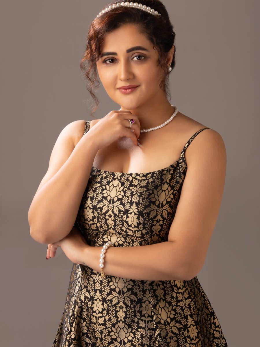 Weekendvibes_'s tweet photo. Rashami Desai ✨🖤

#Rashami #RashamiDesai https://t.co/SsM0isEFfr