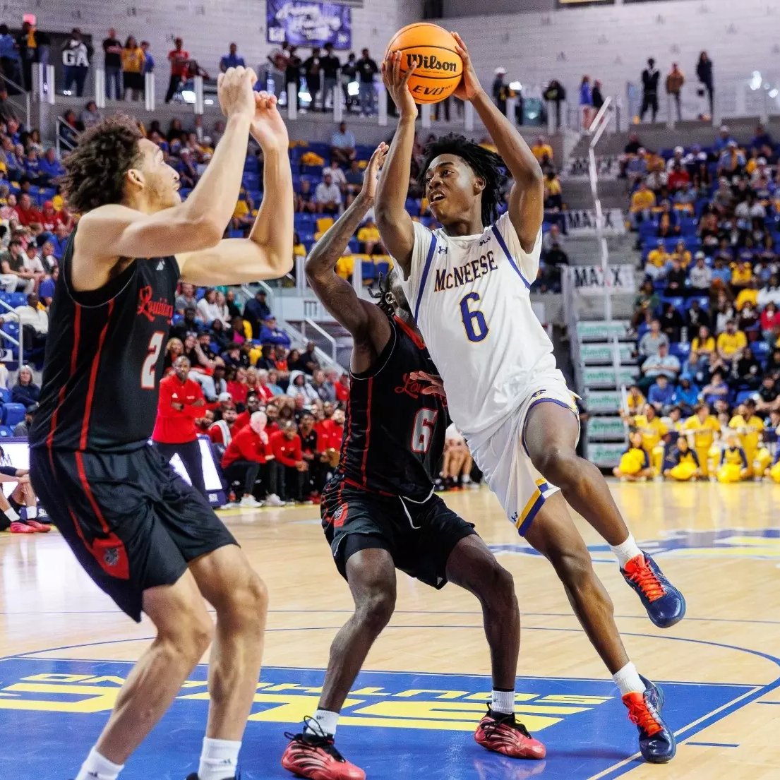 CBBcontent's tweet image. McNeese State has one of the most underrated players in the country right now.

Meet redshirt freshman Larry Johnson - transferred from Creighton. 

22.6 PPG
73.6% FG
0.4 TPG (!!)

He was a 4-star prospect in the class of 2024. Extremely smart transfer choice.. going somewhere…