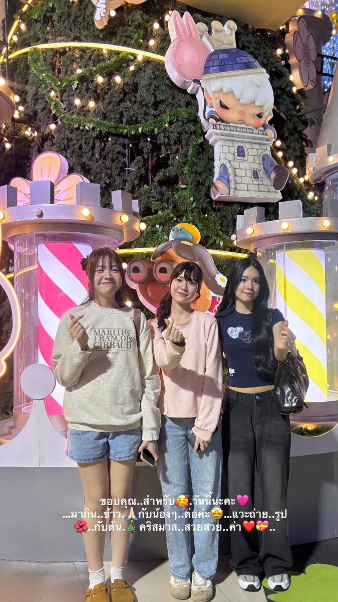 have a grape day ( 🍇 )
📂 instagram update ! ! 
instagram : luksorn.bnk48official

: ขอบคุณ..สำหรับ🥰.วันนี้นะคะ🩷
...มากิน.. ข้าว.🙏🏻กับน้องๆ...ต่อค่ะ🤩...แวะถ่าย..รูป🌺..กับต้น.🎄คริสมาส..สวยสวย..ค่า❤️💝..

#GrapeBNK48
#BNK48 

With #LuksornBNK48 #CartoonBNK48