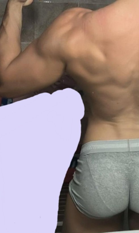 美尻だと思う人🙋 基本タチだけどお尻も使えます🤫