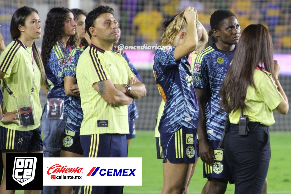 oncediariomx's tweet photo. 𝐎𝐍𝐂𝐄 𝐄𝐍 𝐄𝐋 𝐔𝐍𝐈: LA TRISTEZA AZULCREMA 🦅

#FinalFemenil | #TigresFemenil | #América

📸 @quirino_galvan https://t.co/sqcNU32Bv6