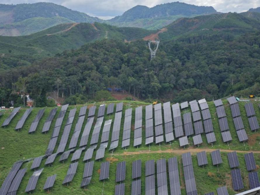 PBP_CIPC's tweet photo. #GreenDevelopmentandESGPractices
CGN's "Firefly Program" introduces Chinese-style poverty alleviation wisdom  to Laos, and carries out initiatives such as clean energy development, skills training, and people's livelihood improvement. https://t.co/PexcXiEGoG