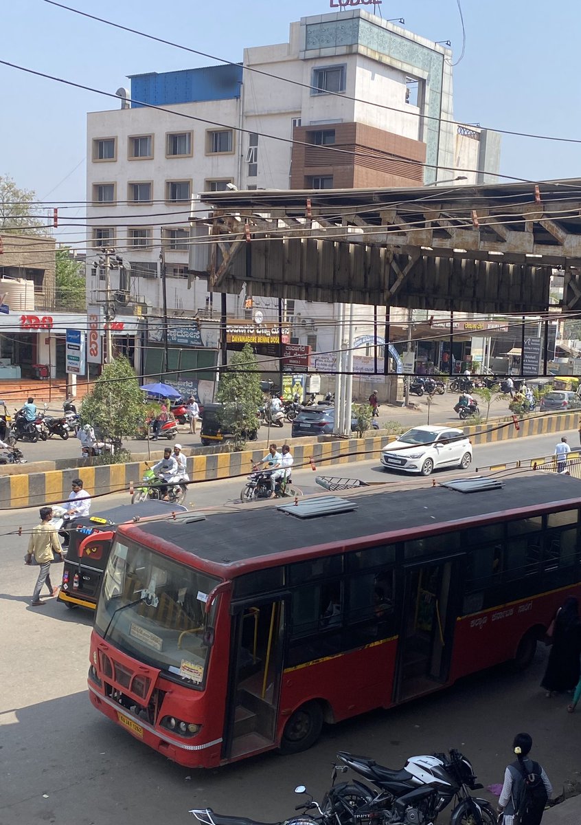 BellaryNamma's tweet photo. Ballari City Buses digital route boards are no more functional for past few years now. The route boards are not visible making it inconvenient. Also the new city buses allocated are running on rural routes. Can you please look into them. 

@KKRTC_Journeys @osd_cmkarnataka https://t.co/kgCoO2ZLQW