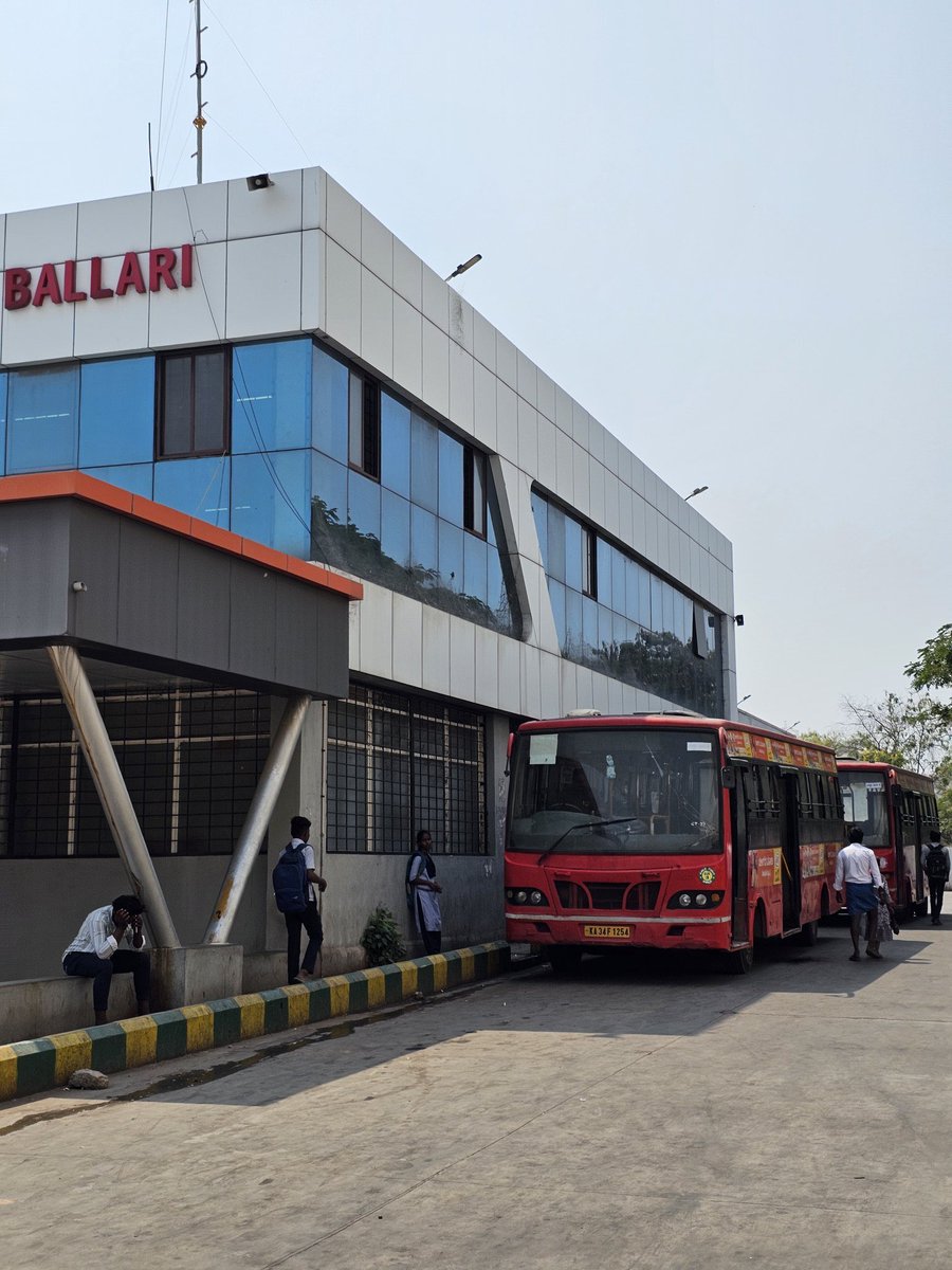 BellaryNamma's tweet photo. Ballari City Buses digital route boards are no more functional for past few years now. The route boards are not visible making it inconvenient. Also the new city buses allocated are running on rural routes. Can you please look into them. 

@KKRTC_Journeys @osd_cmkarnataka https://t.co/kgCoO2ZLQW