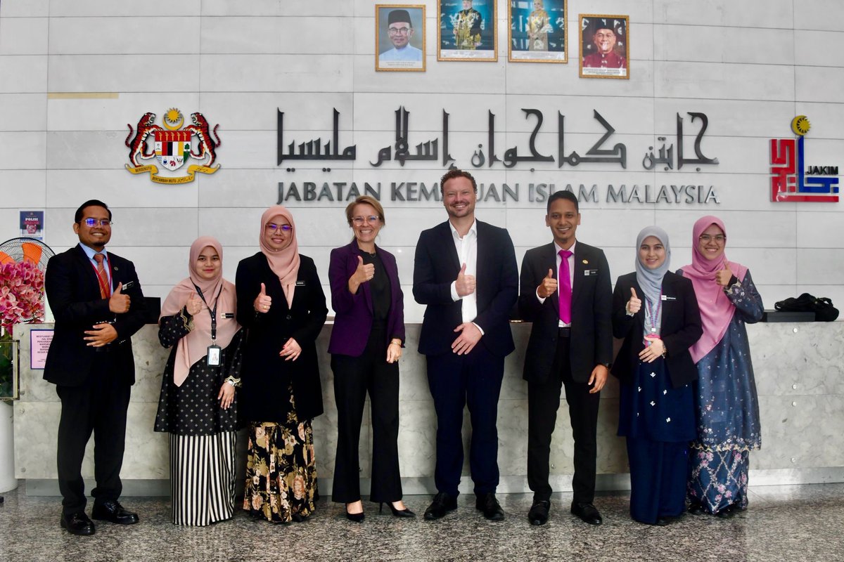 A pleasure meeting <a href="/MyJAKIM/">JAKIM</a> DG Datuk Dr. Sirajuddin. We had a very open and constructive discussion on halal policies, certification including how digital technology and traceability can can enhance transparency and market access. Looking forward to continued cooperation 🇩🇰🤝🇲🇾