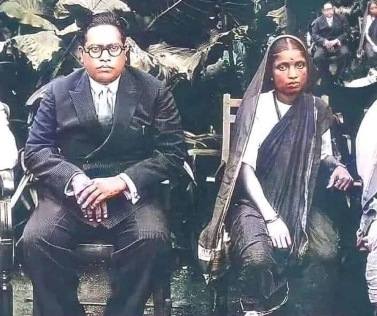 UzmaParveen94's tweet image. पहचान गए ,ये वहीं शख्सियत हैं , जिनकी वजह से आज मै X पर अपनी बुलंद आवाज रख सकती हूं।।

बाबा साहिब ने केवल दलितों और पिछड़ों को ही न्याय नहीं दिलाया बल्कि सभी महिलाओं और बेटियों को भी सम्मान और स्वाभिमान दिलाया है।

पहचान गए तो सभी हाज़िरी लगाते जाओ...

जय हिंद ,जय भीम....🇮🇳