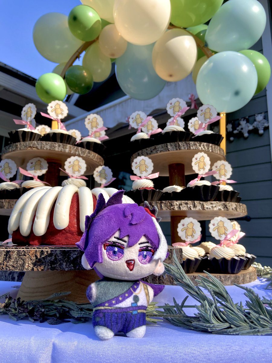 My little sister had her bachelorette party, her wedding, and now her baby shower this year so naturally Hakka had to join in again 😌✨

My responsibility was helping put together the charcuterie boards and the photo op balloon arches 🍯✨