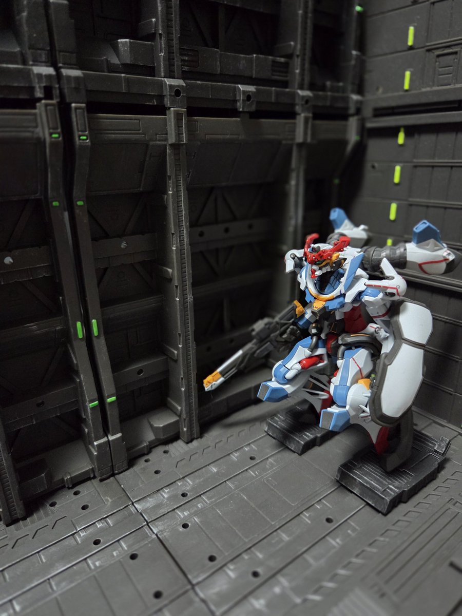 sora77920's tweet photo. GQuuuuuuX完成✨ウェザリングはアニメに合わせて抑えめで仕上げてます。元気に走る姿が再現できて良いキット✨
 #GQuuuuuuX  #マチュ https://t.co/cnWoZJrrOK