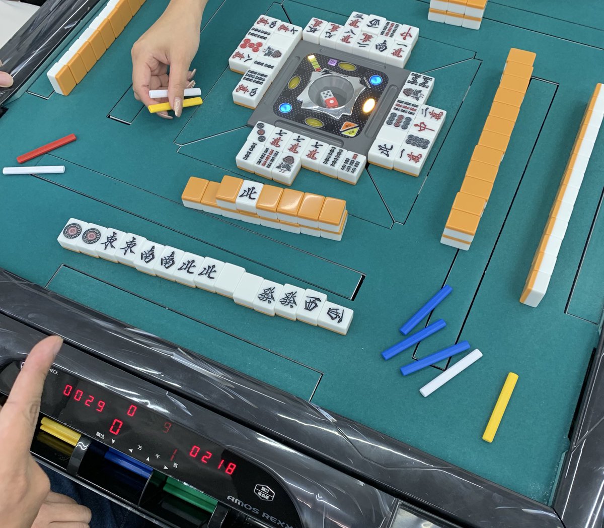 takubii's tweet image. おはようございます！
ポカポカ☀️

皆様のんびりお過ごしでしょうか☺️

12時〜健康麻雀🀄️
紺野光則プロ

16時〜ノーレートフリー
和泉由希子プロゲスト来店です！🥳

スタッフは岩間、戸田p、保坂麻璃莉さんです！🙌

皆様ご来店お待ちしてます！🙇‍♂️

倍満しかないの、、、？…