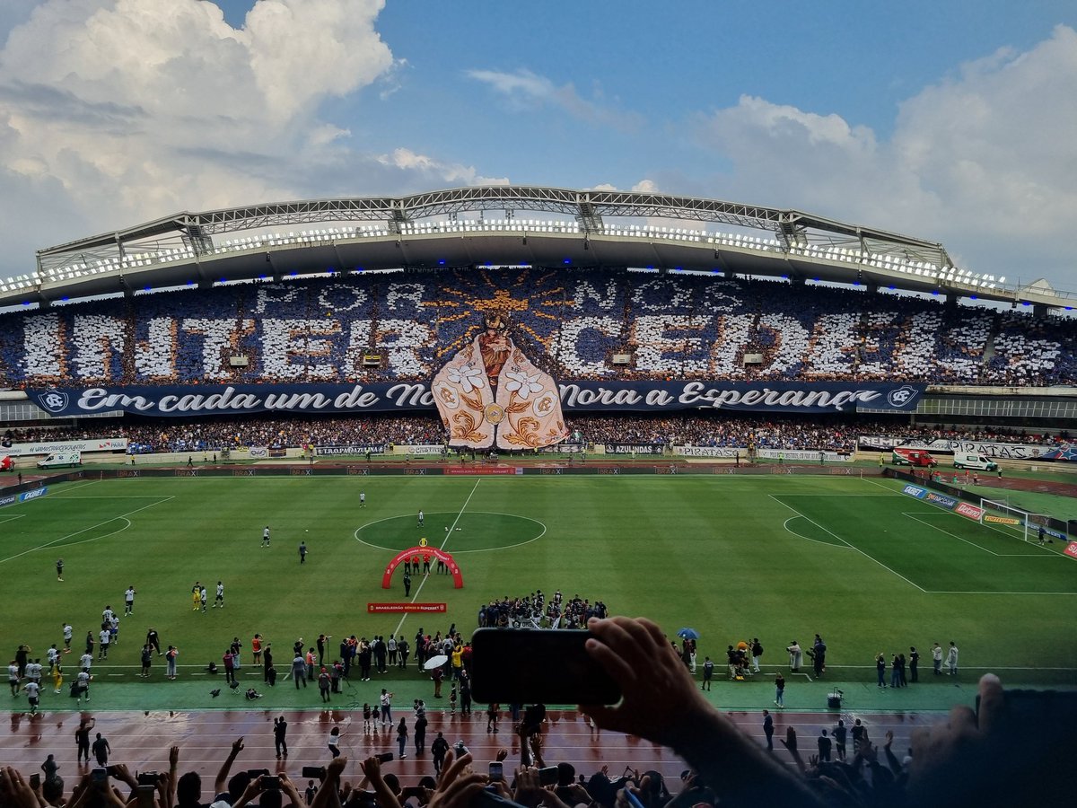 ATT_Yu's tweet image. Derramamos muitas lágrimas até aqui, passamos pelo inferno sem série, por diretorias desastrosas, quase perdemos nosso estádio, mas a torcida nunca abandonou. Eu era muito pequeno quando estivemos na Série A, mas hoje eu vi a história do Remo ser escrita diante dos meus olhos! 🦁