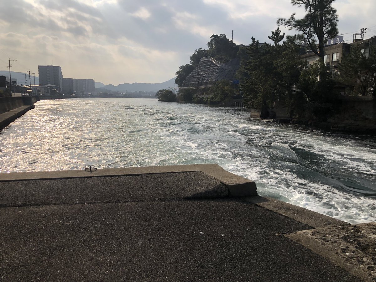 haseda7's tweet photo. 早岐瀬戸の潮之目すごかったです😳🌊 https://t.co/PomzCkIrVP