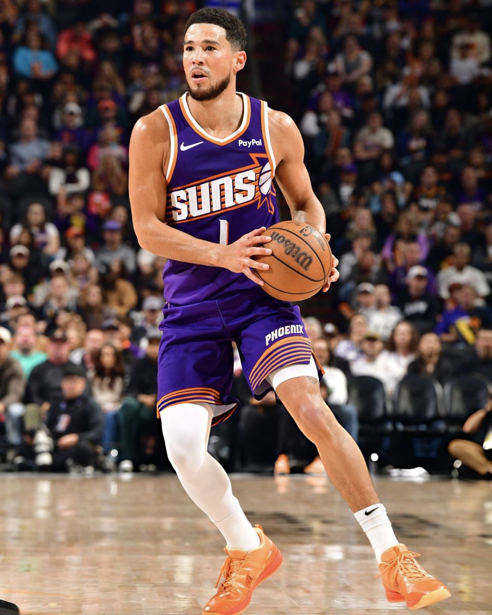 CGBBURNER's tweet image. Devin Booker tonight: 

- 24 Points 
- 5 Rebounds
- 7 Assists 
- 3 Stocks

The Phoenix Suns improve to 11-6 and have won 10 of their last 12 games! 👀🔥