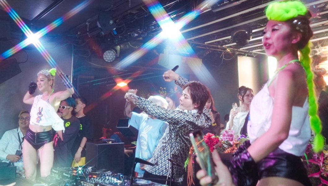 DJTIARAJP's tweet photo. この前のTKのイベント『IN CODE』

写真が幻想���すぎて好き❤︎ https://t.co/j0Bcj9pm7t