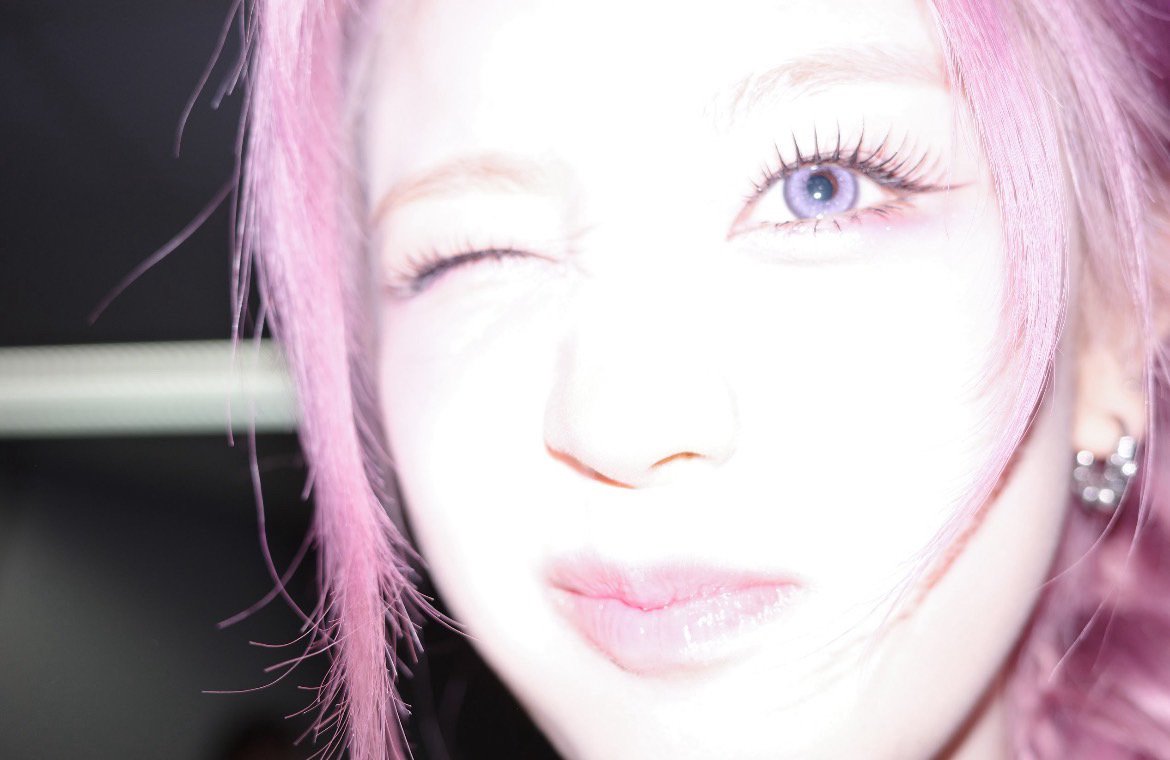rita_phaz's tweet photo. 251124 #PHARITA #파리타 위버스 포스트 

we going up up up💜😈 https://t.co/VwWeMGdl31