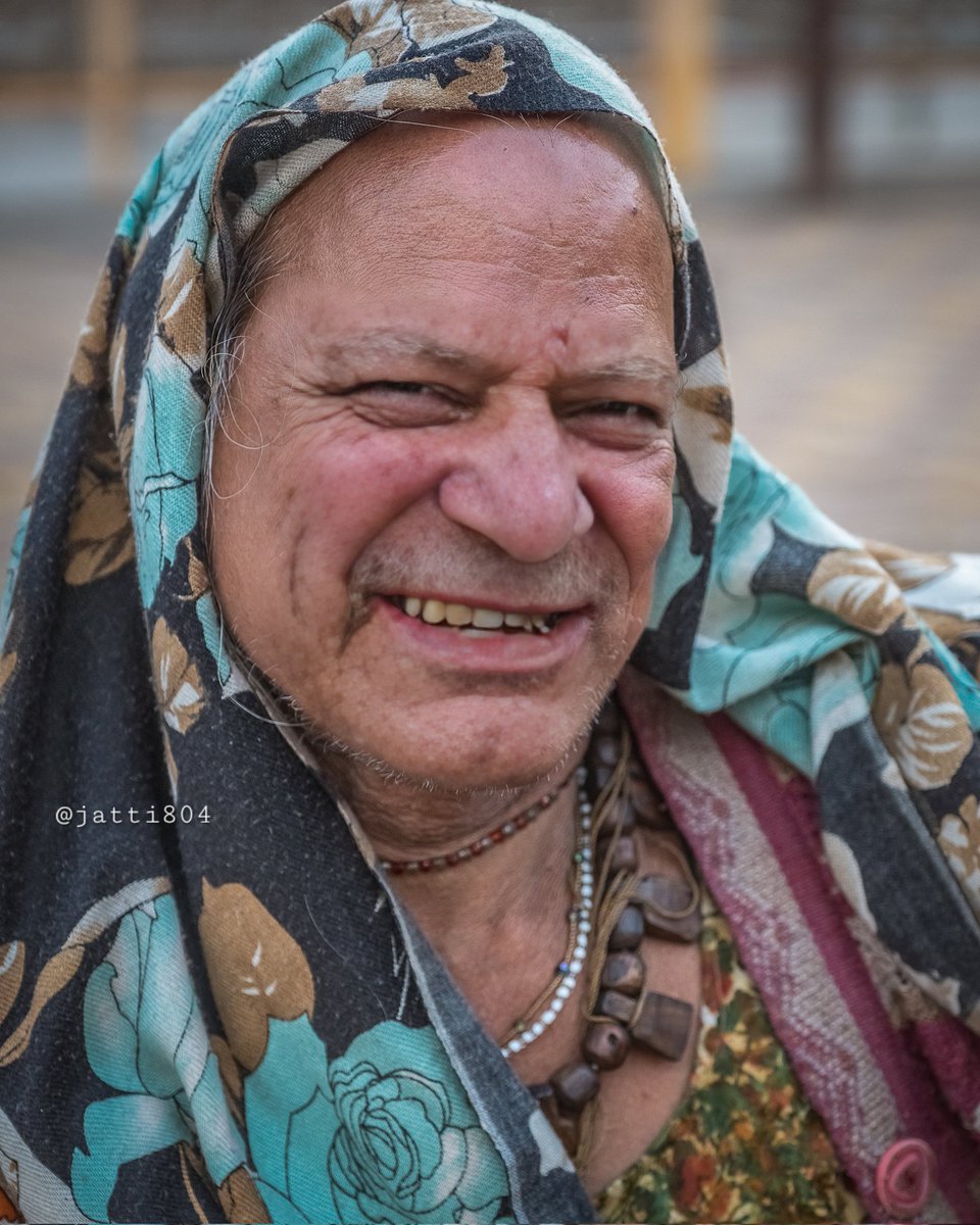 ذلالت کی دنیا کا بےتاج بادشاہ صرف اور صرف ہیجڑا میاں سانپ 🐍