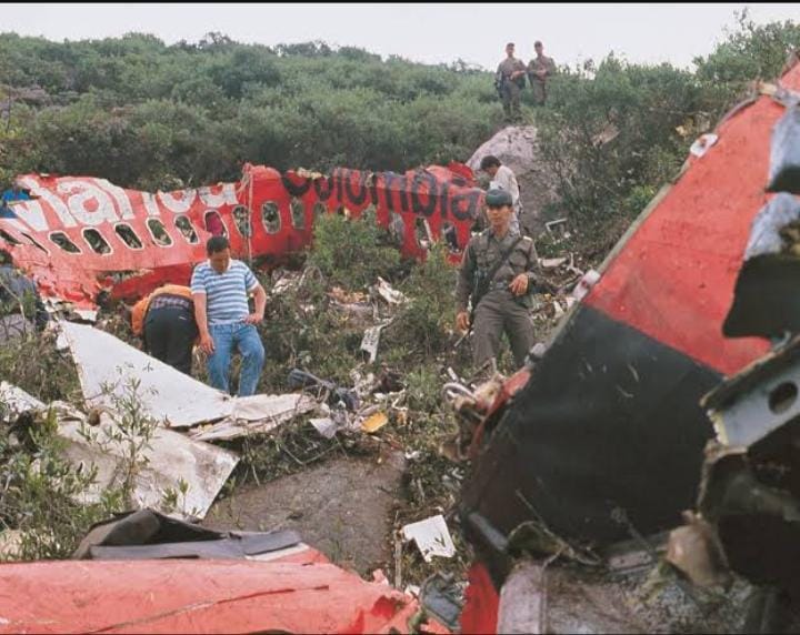 misioneros2010's tweet image. ¿Entonces según el FBI, el Avión de Avianca (HK-1803) Que explotó sobre Soacha en 1989, no lo voló Pablo Escobar sino que fue derribado por un misil disparado desde Indumil, y el Gobierno Norteamericano se ha hecho el marika para enviar las pruebas de éste atentado criminal?