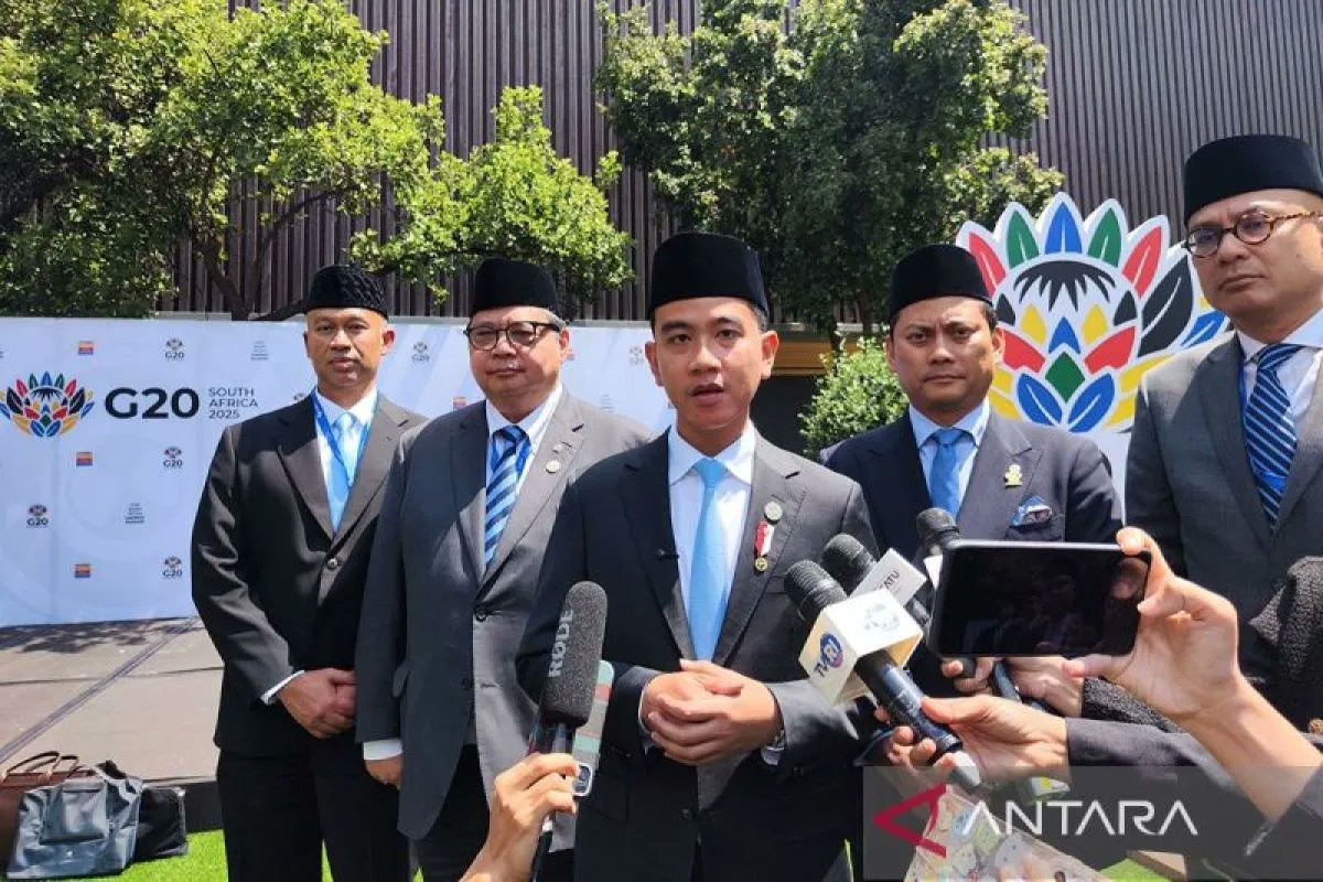 RadioSmartFM's tweet image. Wakil Presiden RI Gibran Rakabuming Raka membahas sejumlah program prioritas pemerintah, seperti Makan Bergizi Gratis, hingga swasembada pangan dalam pertemuan bilateral di sela-sela KTT G20 di Johannesburg, Afrika Selatan.

#SmartNews @antaranews
