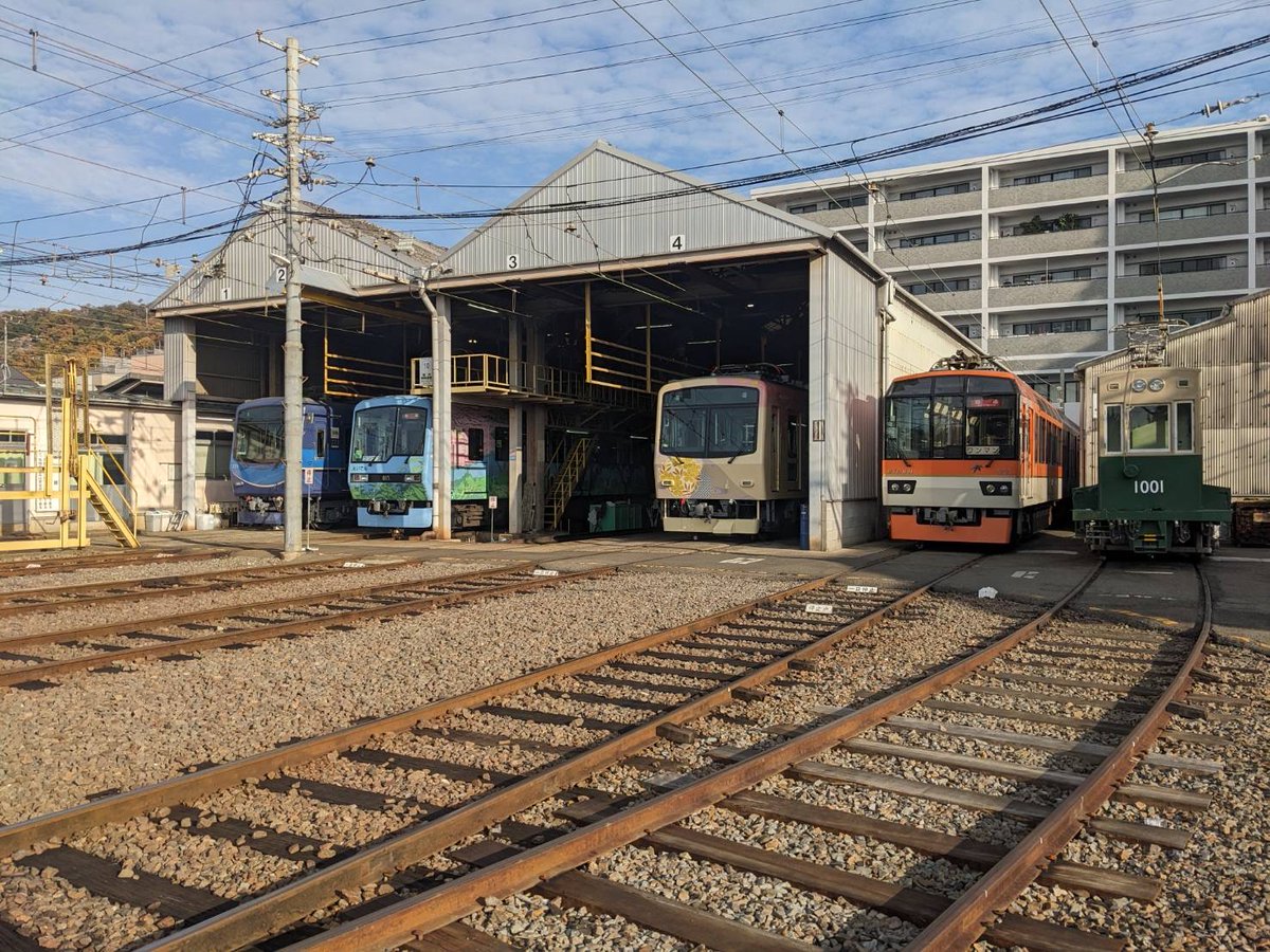 eizandensha's tweet image. 今朝の車庫「叡山電車の車両基地」（撮影日：2025.11.24）
お客さまのお出迎え準備中です。
#叡山電車 #叡電