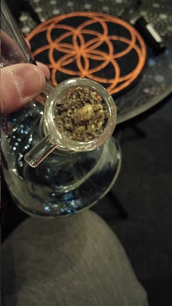 RyanKulawiak's tweet image. When flower just won&apos;t do.. add a glob of concentrate 👊👍
#thc #cannabis #weed #marijuana