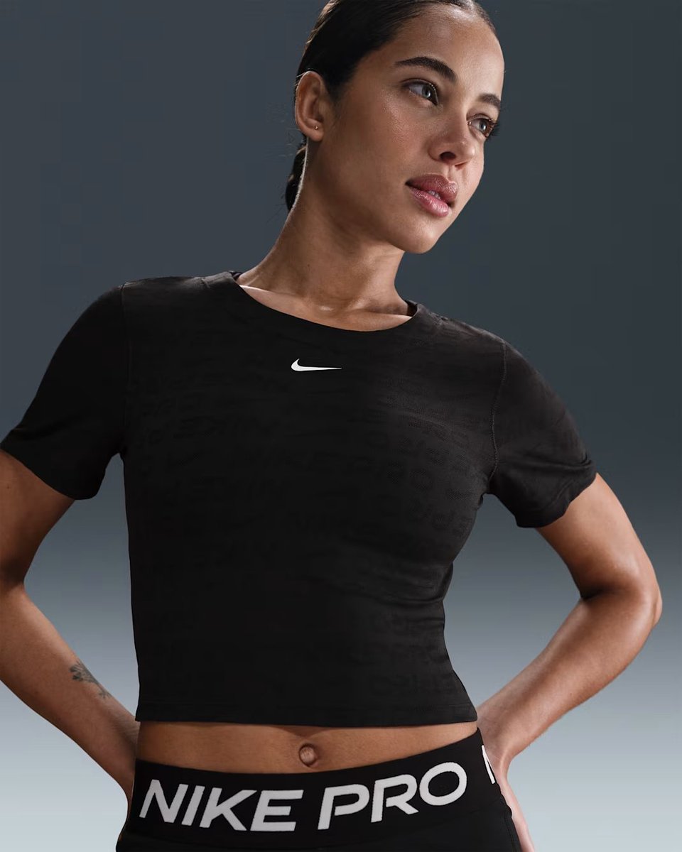 deal_vista's tweet image. &quot;Nike Cropped Jacquard Top — $46.97, save 14%! #ProStyle Coupon: BFRIDAY&quot; 

sovrn.co/gsrniz8