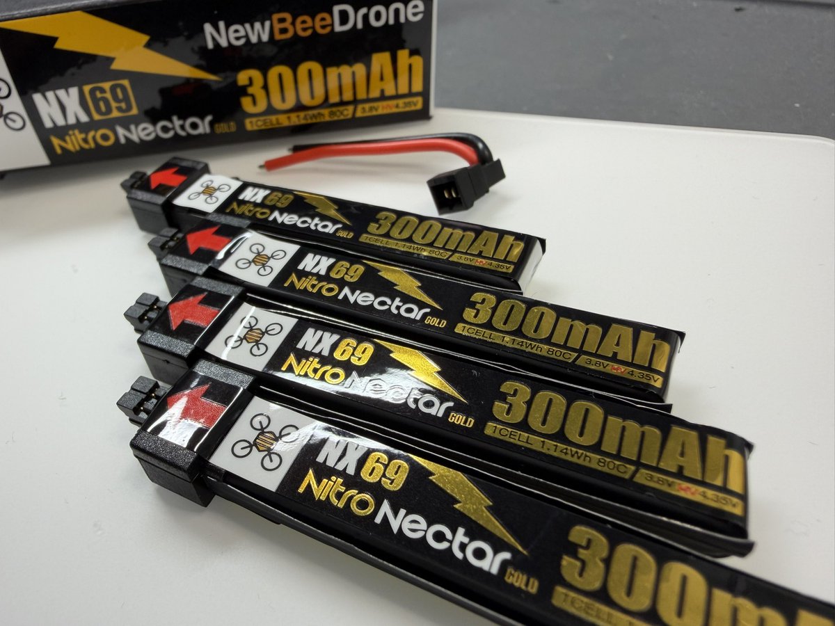 hiro_rrrr's tweet image. 東のユーキくんはNBDサポートを受けてるという事で
ニトロネクター愛用者のカサポンもお裾分け頂きました🙏

日本でもガンガン使って欲しいそうですよー！

スタートからゴールまで安定したパワー

何より寿命が長く⚡️そう簡単にヘタらない安心感

ぜひ皆さんお試しを！

 #newbeedrone