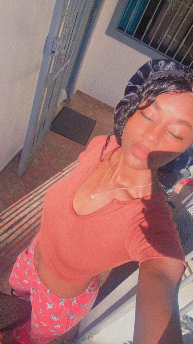 AElusnor's tweet image. “ Estar loco en un mundo 🗺 🌍 desquiciado no es locura , es cordura “ 

#FirstGod🙏
#haitiangirl🇭🇹
#moodoftheday🥀🪨
#blessme👏🙌
#blackbarbie😻
#girlinwhiteandpink🤍💖
#brunnette👩🏾‍🦱🌍