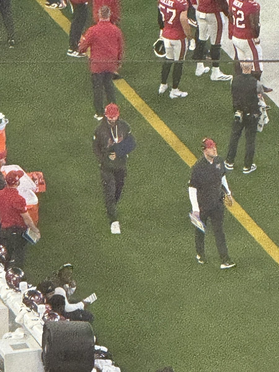 AileenHnatiuk's tweet image. My little iPhone can only zoom so far but here is Baker Mayfield in a sling and in sweats #Bucs