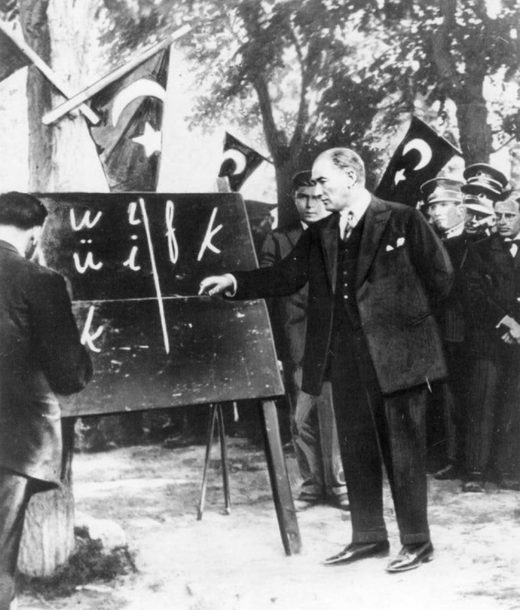 Başöğretmen Gazi Mustafa Kemal ATATÜRK’ün izinde, Cumhuriyetimizin geleceğini aydınlatan tüm öğretmenlerimizin 24 Kasım Öğretmenler Günü kutlu olsun 🇹🇷🇹🇷