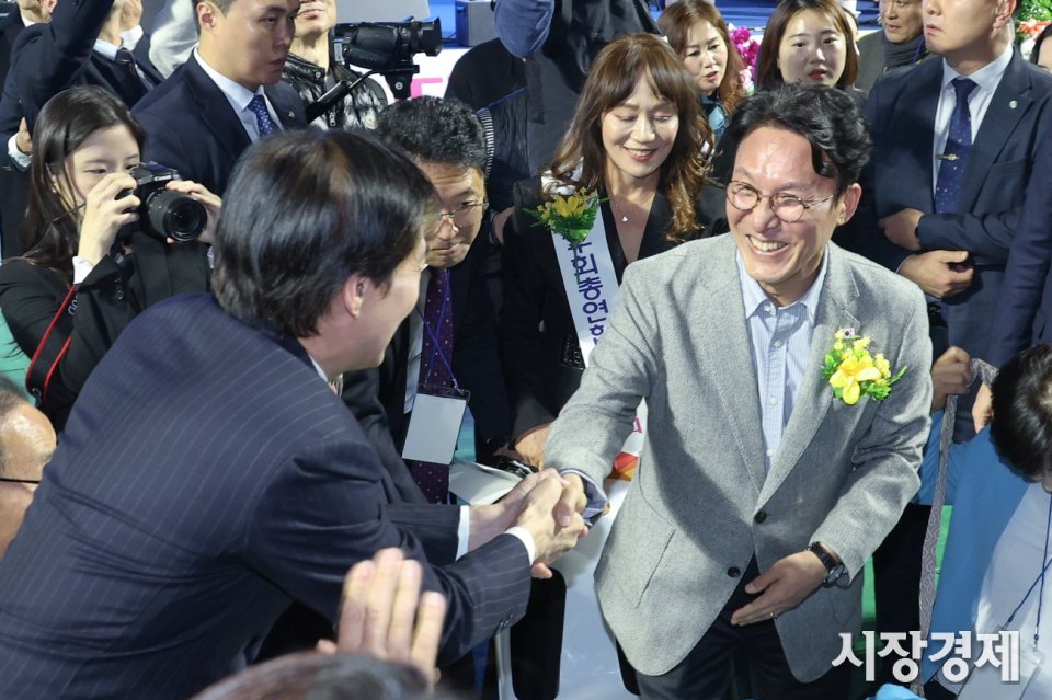 dolidori0628's tweet image. 25. 11. 22. 스케
전국호남향우회 총연합회 정기총회 및 화합한마당 잔치