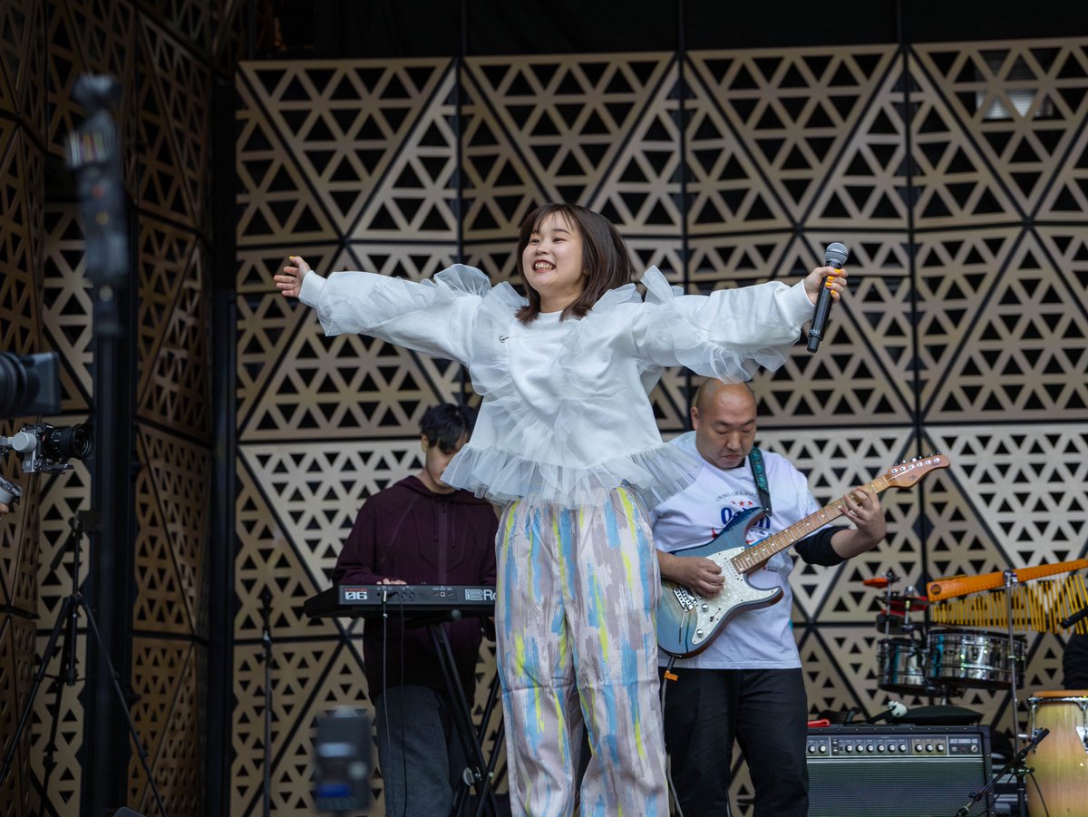 #apparkfes25
いきものたどり
ありがとうございましたー！！
どんなイベント？演奏？と気になっているお客さんも多い中1番手でこんなイベントだよ！楽しいよ！と伝えられたかなと思います。ある意味特権…⁈笑
沢山の演者やスタッフが垣根なく創り上げていくap park fesが大好きだ！

#いきものがかり