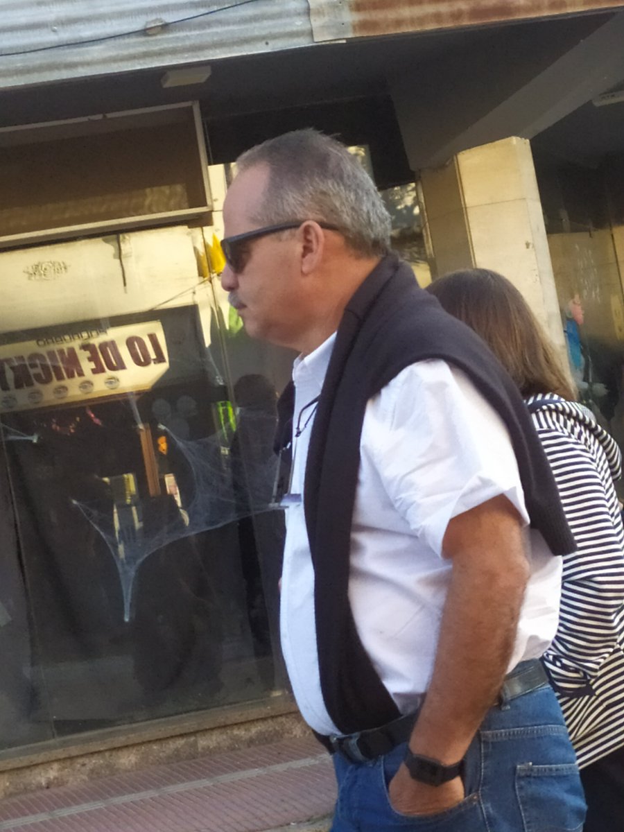 AlmaArgentun's tweet photo. ElloS reciben dinero de este hector
https://t.co/wCeHLLctoZ sombrero es el peor el otro con pinta de corrupto hace años que me sigue 
Se hace el.boludotrabajs en una quiniela este es alguien escapado investiguen
Es por el saqueo acuifero https://t.co/D7NbHvKcXK