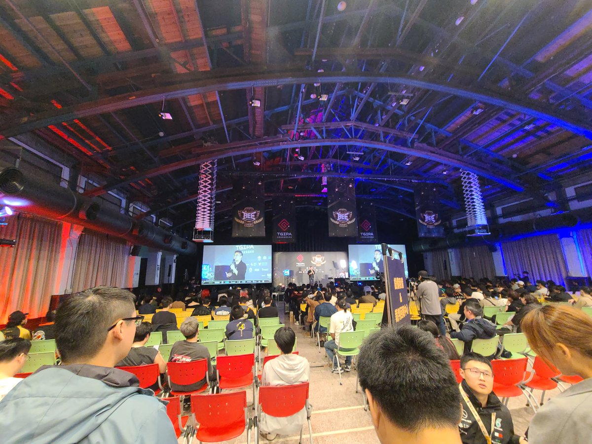 tzchipeng203's tweet photo. Bee Pro Day 3
第一次參加格鬥圈的大型線下活動
打野台認識新朋友以及見到許多台灣的高端玩家讓我感覺又重新找回玩遊戲的樂趣，果然線下活動的氛圍是線上無法取代的🙂
#beeprocup2025 https://t.co/wcIIVJbJLl