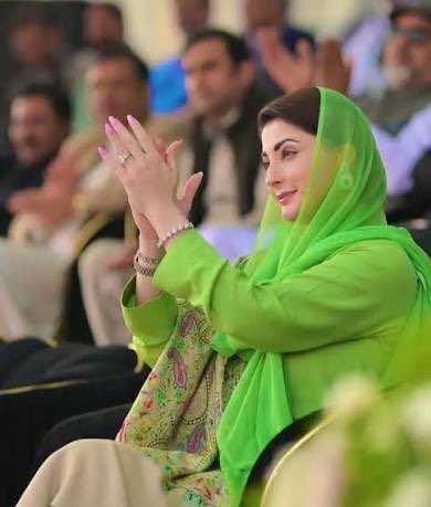 BIT0420's tweet image. سیاسی مخالفین کے پولنگ کیمپس کو ویران کرنے نوازشریف کی بیٹی کی کا بہت بڑا ھاتھ ھے۰
انکی کارکردگی کو عوام نے قبولیت بخشی اور انتشاریوں اور فسادیوں کو گھر کا راستہ دکھایا ھے۰
ن لیگ کی اس کامیابی پر مسلم لیگ ن کی قیادت ن لیگ کے ورکرز اور خاص طور پر مریم نواز مبارکباد کی مستحق ھیں۰