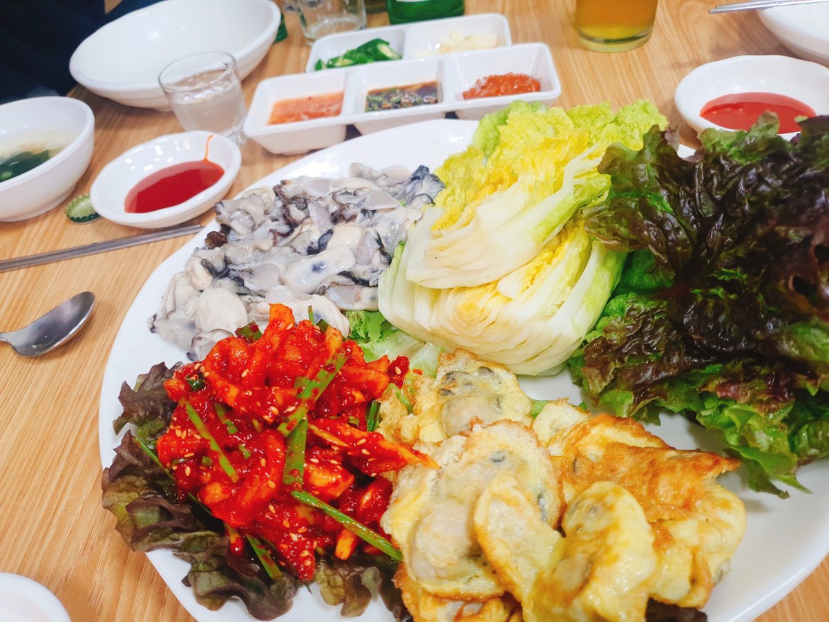 kmspluto2's tweet image. 겨울이 오면 제일 먼저 찾게되는 남성 스테미나~ 굴의 철이 왔습니다.
신선하고 달달한 굴보쌈~
#맛집