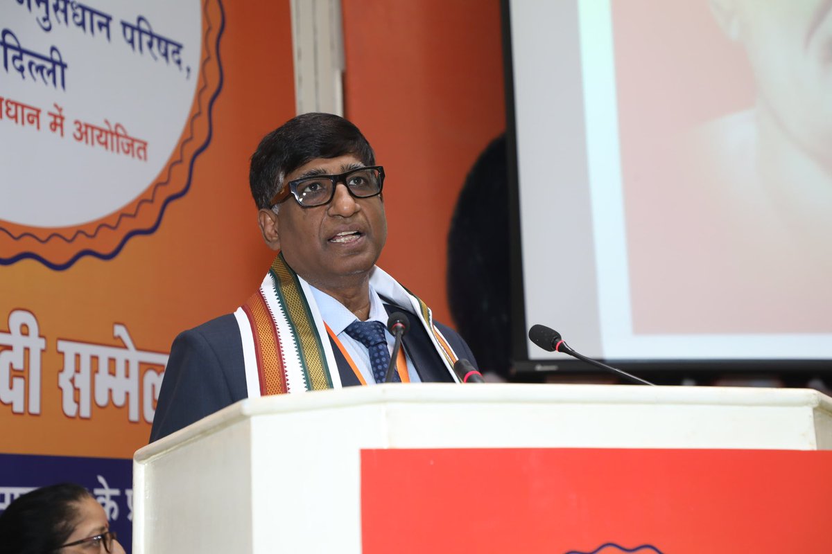 sksinghdce's tweet photo. अंतरराष्ट्रीय हिन्दी सम्मेलन 2025 में “राष्ट्रीयता और मानवता के प्रतीक: पं. दीन दयाल उपाध्याय “ पर  विज्ञान भवन नई दिल्ली  मे सभा को सम्भोदित करते हुए। https://t.co/XwGXaCcWP3