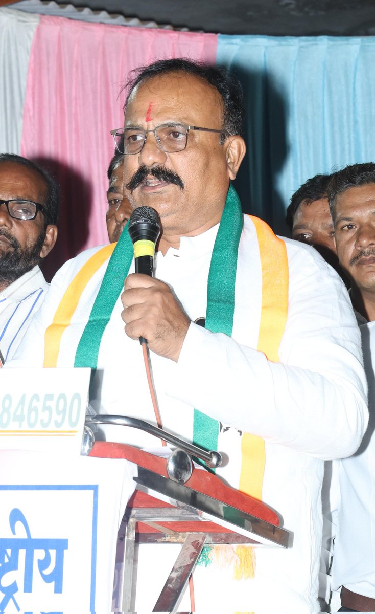 INCMaharashtra's tweet image. किनवट जिल्हा नांदेड येथील नगरपरिषद अध्यक्ष आणि सदस्यांच्या अधिकृत उमेदवारांच्या प्रचारासाठी सभेला प्रदेशाध्यक्ष हर्षवर्धन सपकाळ यांनी संबोधित केले. किनवट मध्ये तब्बल २६ वर्षानंतर काँग्रेस पक्ष चिन्हावर अधिकृत उमेदवारांचे पॅनेल उभे आहे. सांस्कृतिक आणि भाषिक वैविध्य असले तरी…